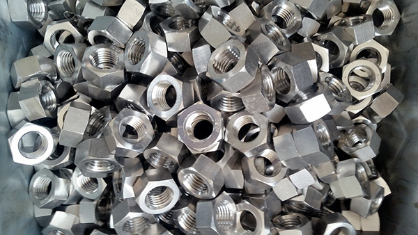 不銹鋼標(biāo)準(zhǔn)件的材料選擇要考慮的因素有哪些？